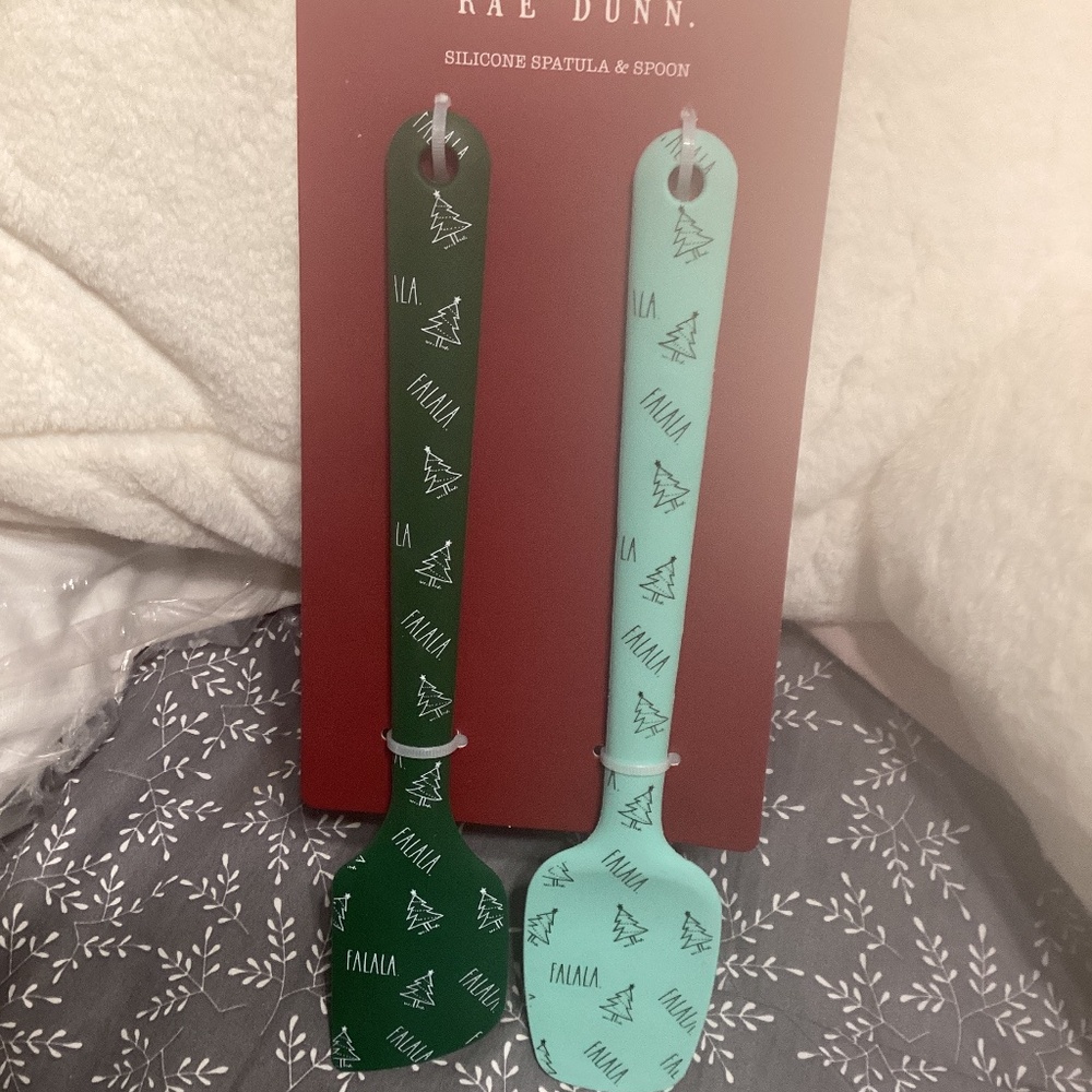 Rae Dunn spatula set of 2